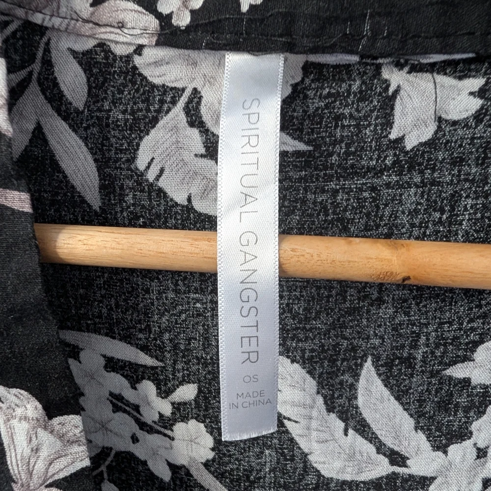 Spiritual Gangster Floral Kimono | One Size | Black &‎ Ivory